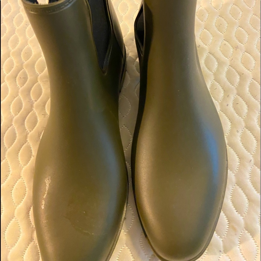 Size 8 olive green rain boots